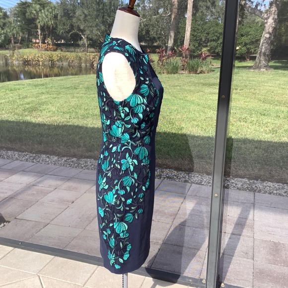 Lela Rose Vine Embroidered Sheath Dress in Navy Blue with Teal, Size 6 - Picture 4 of 14